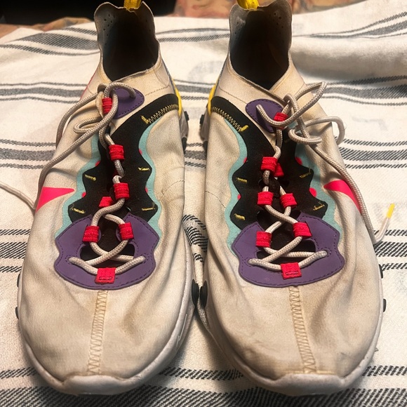 Nike react running shoe - Picture 3 of 4